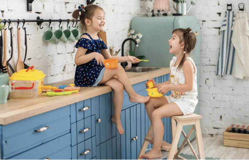 Straighten by organizing the items you decide to keep. Straighten by organizing the items you decide to keep.